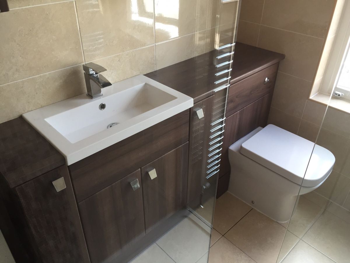 Wood-effect vanity unit with inset basin and back-to-wall toilet